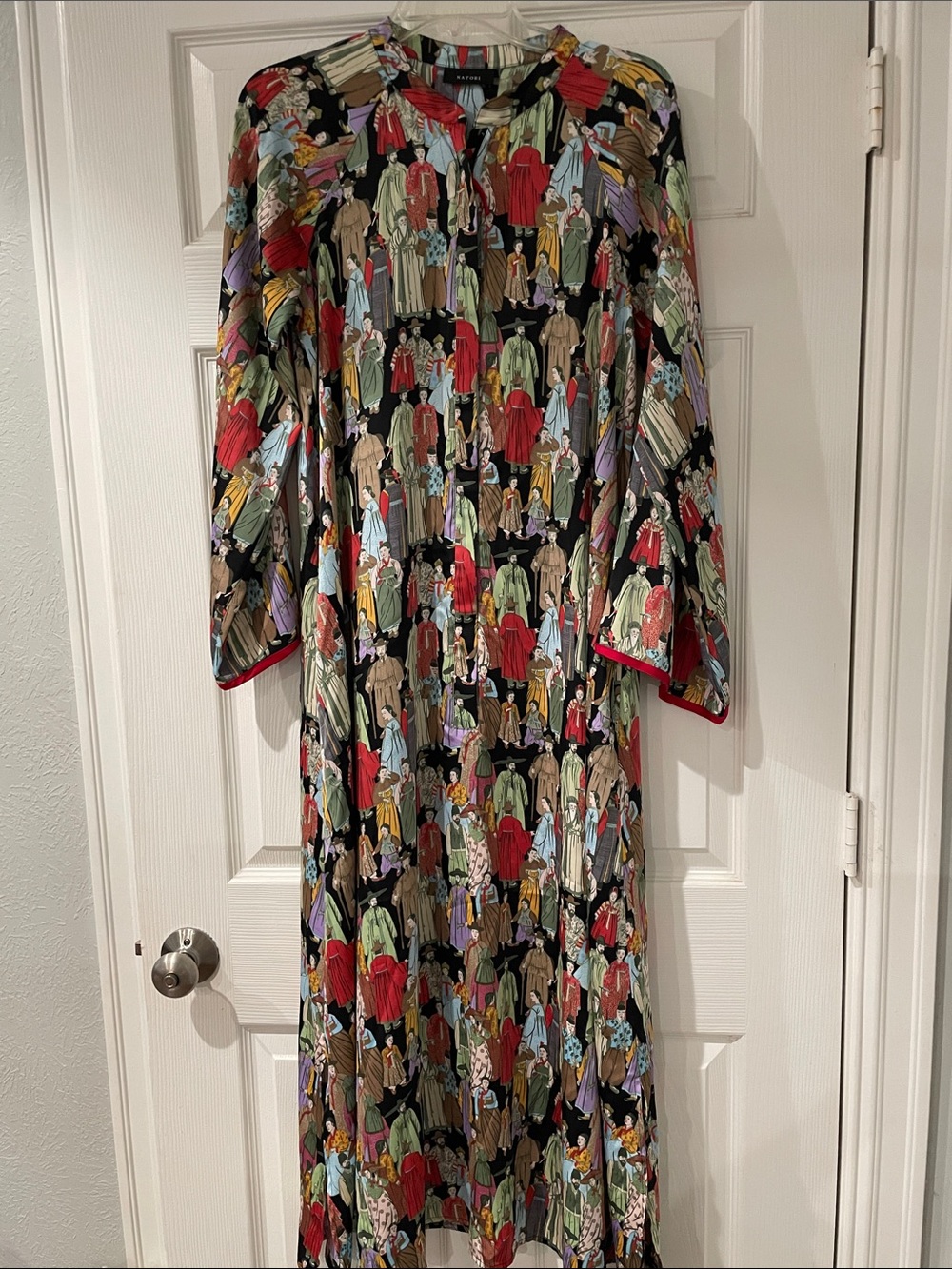 Natori “Crowded City” Dynasty Satin Zip Caftan - Picture 2 of 11